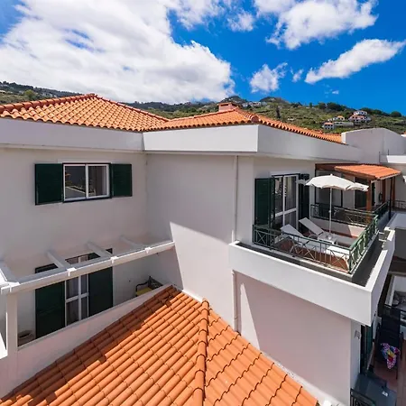 Reis Magos V By An Island *