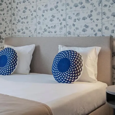 Reis Magos V By An Island *