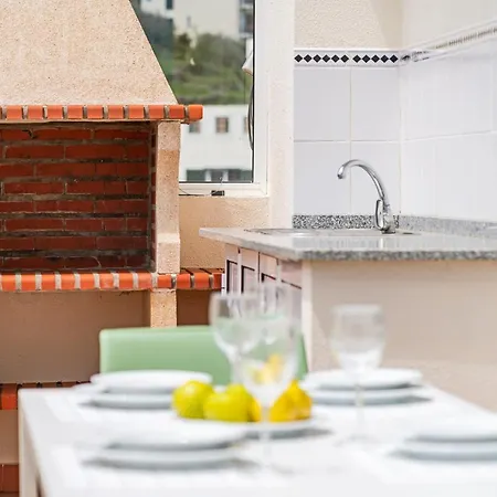 Reis Magos V By An Island