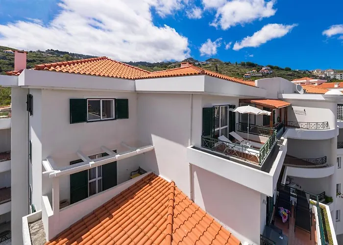 Reis Magos V By An Island *