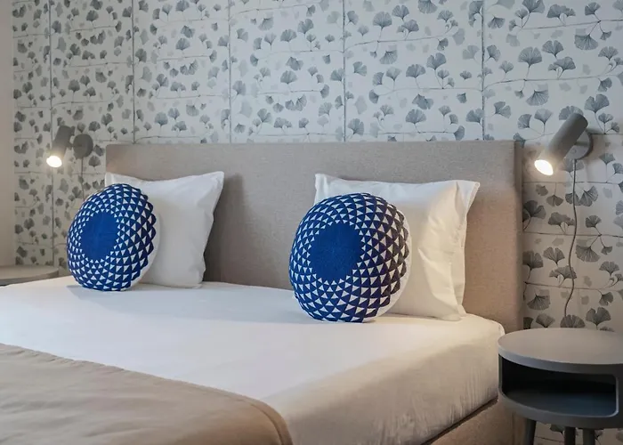 Reis Magos V By An Island *