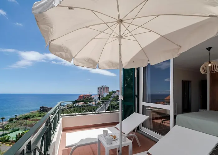 Reis Magos V By An Island Caniço